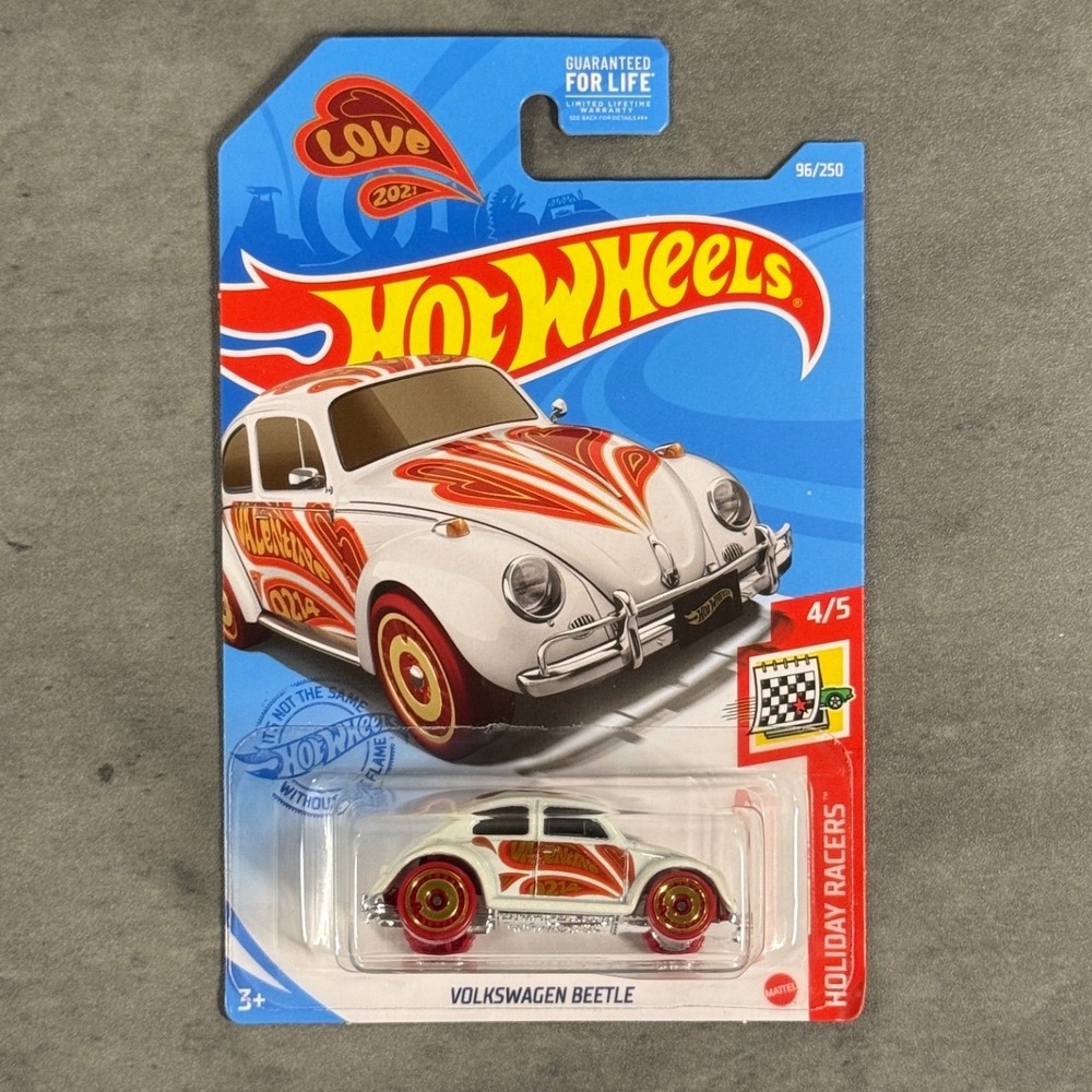 Hot Wheels Volkswagen Beetle Holiday Racers White Valentine Love 2021 NEW